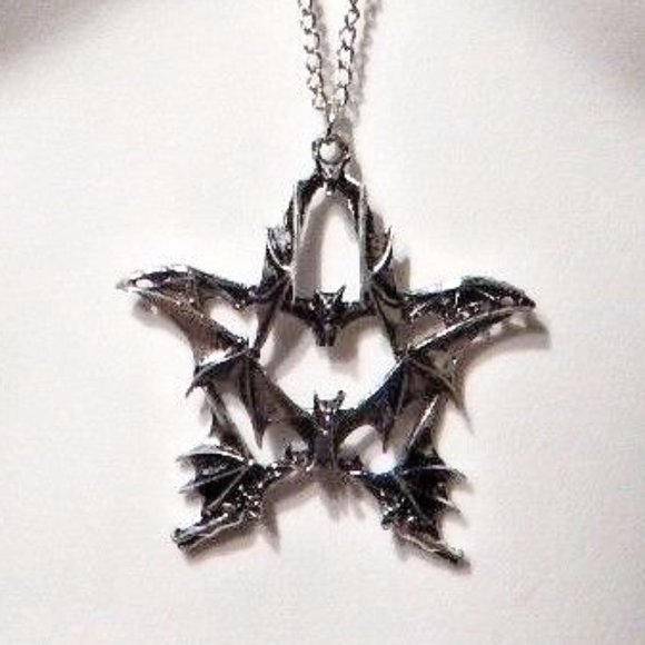 Vampire Bat Pentagram Star Gothic Necklace - Picture 2 of 9